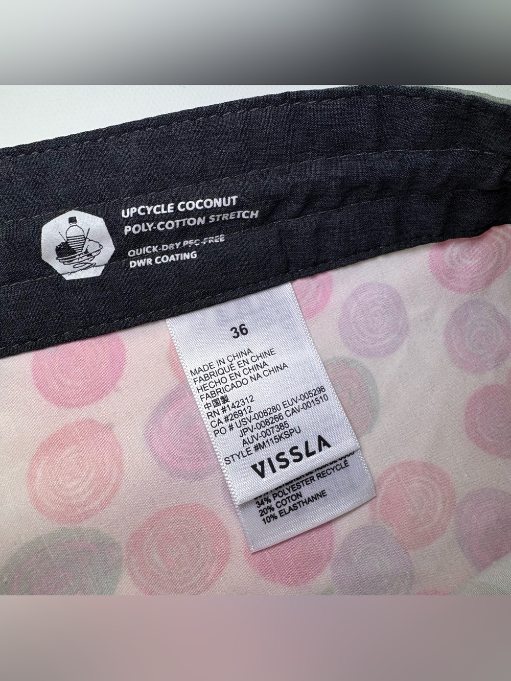 Vissla Spun Out 18.5" boardshorts featuring a Thomas Campbell print size 36 NWT - Picture 6 of 9